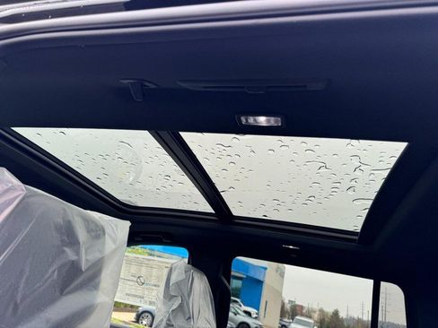 New 2026 Chevrolet Suburban High Country AWD/4WD image 33