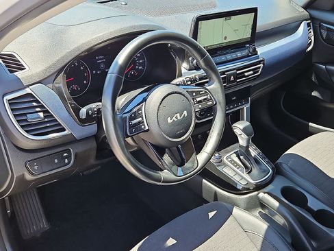 Used 2023 Kia Seltos S w/ Navigation Package AWD/4WD image 16