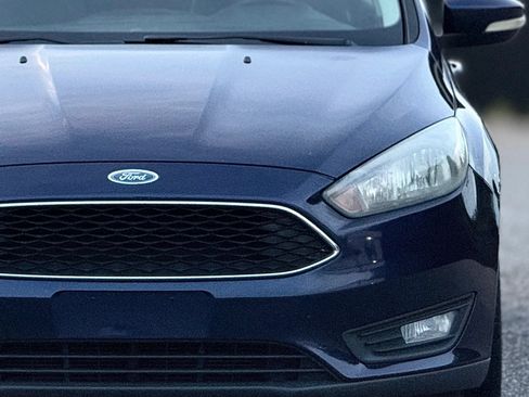 Used 2017 Ford Focus SEL w/ Cold Weather Package FWD image 12