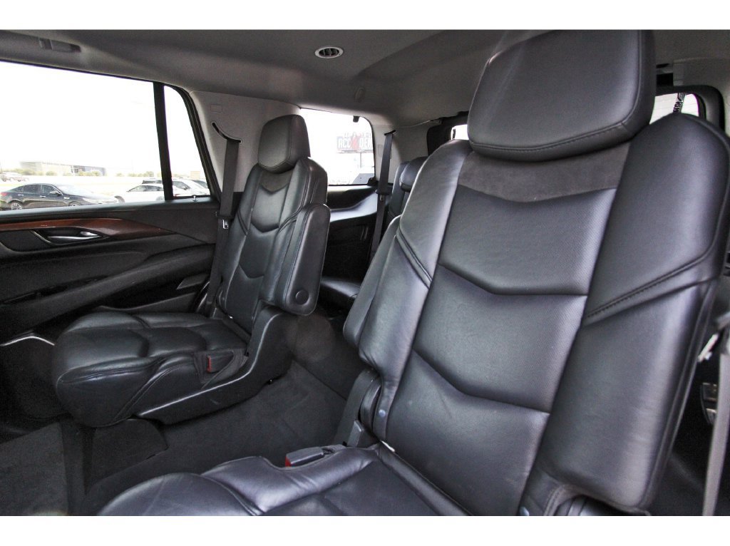 Used 2020 Cadillac Escalade Premium Luxury w/ LPO, Radiant Package AWD/4WD image 32