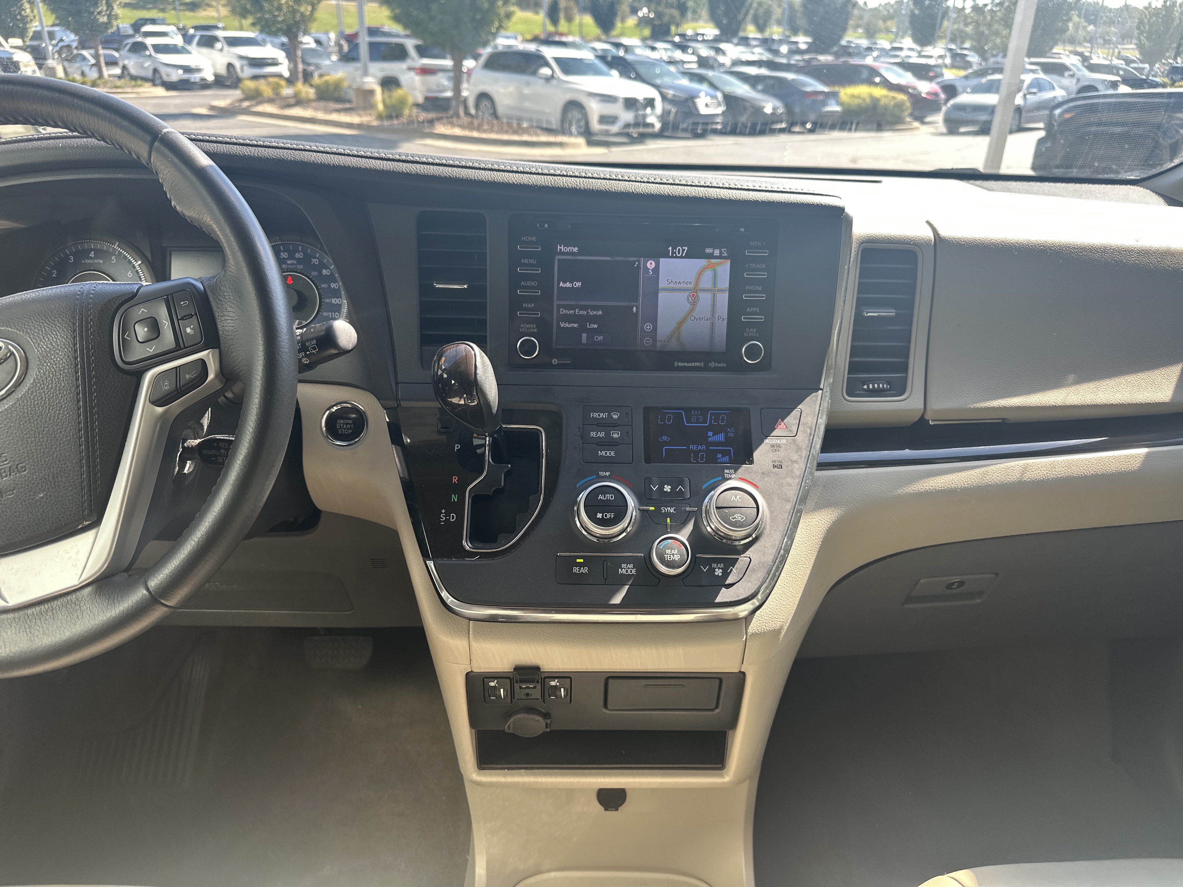 Used 2018 Toyota Sienna XLE w/ XLE Navigation Package FWD image 22
