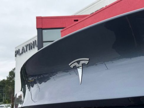 Used 2023 Tesla Model Y Long Range AWD/4WD image 9