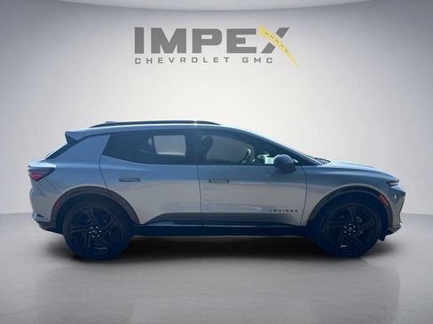 Used 2024 Chevrolet Equinox EV RS FWD image 6