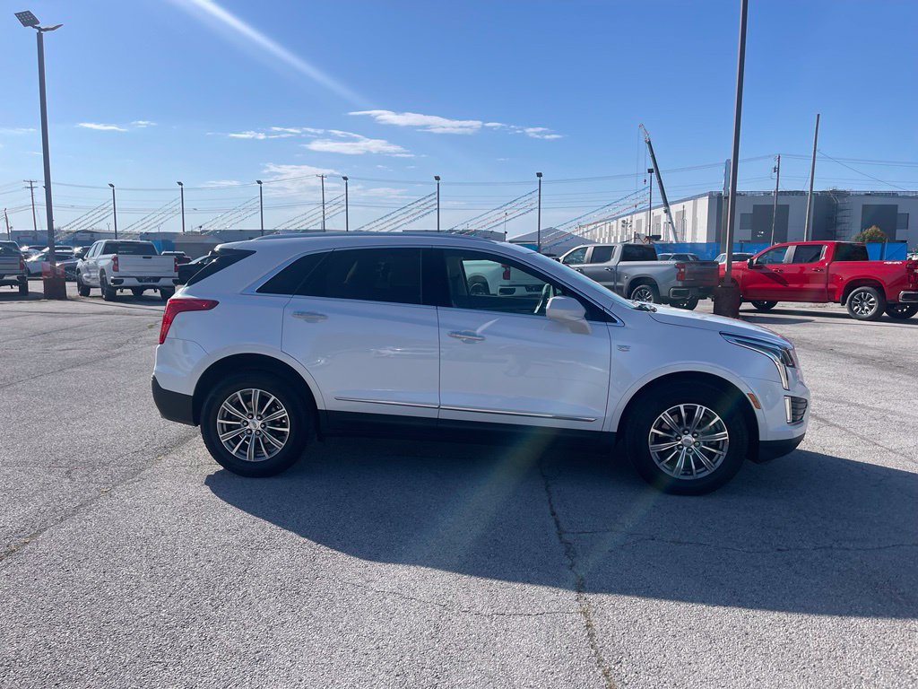 Used 2017 Cadillac XT5 Luxury w/ Driver Awareness Package FWD image 6