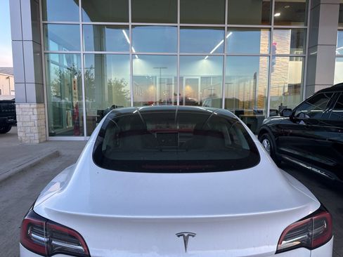 Used 2023 Tesla Model 3 Standard Range image 7