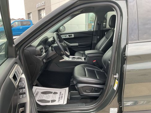 Used 2023 Ford Explorer XLT w/ Equipment Group 202A image 9