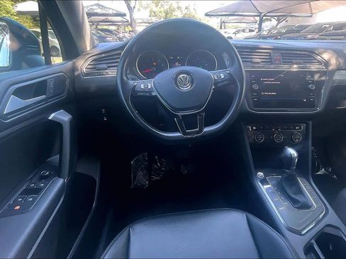 Used 2019 Volkswagen Tiguan SE w/ Panoramic Sunroof Package image 6