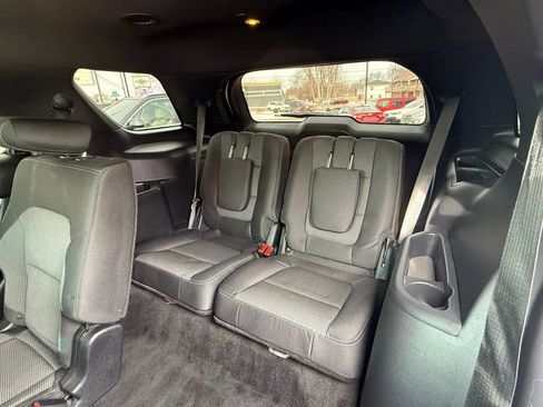 Used 2017 Ford Explorer XLT image 14