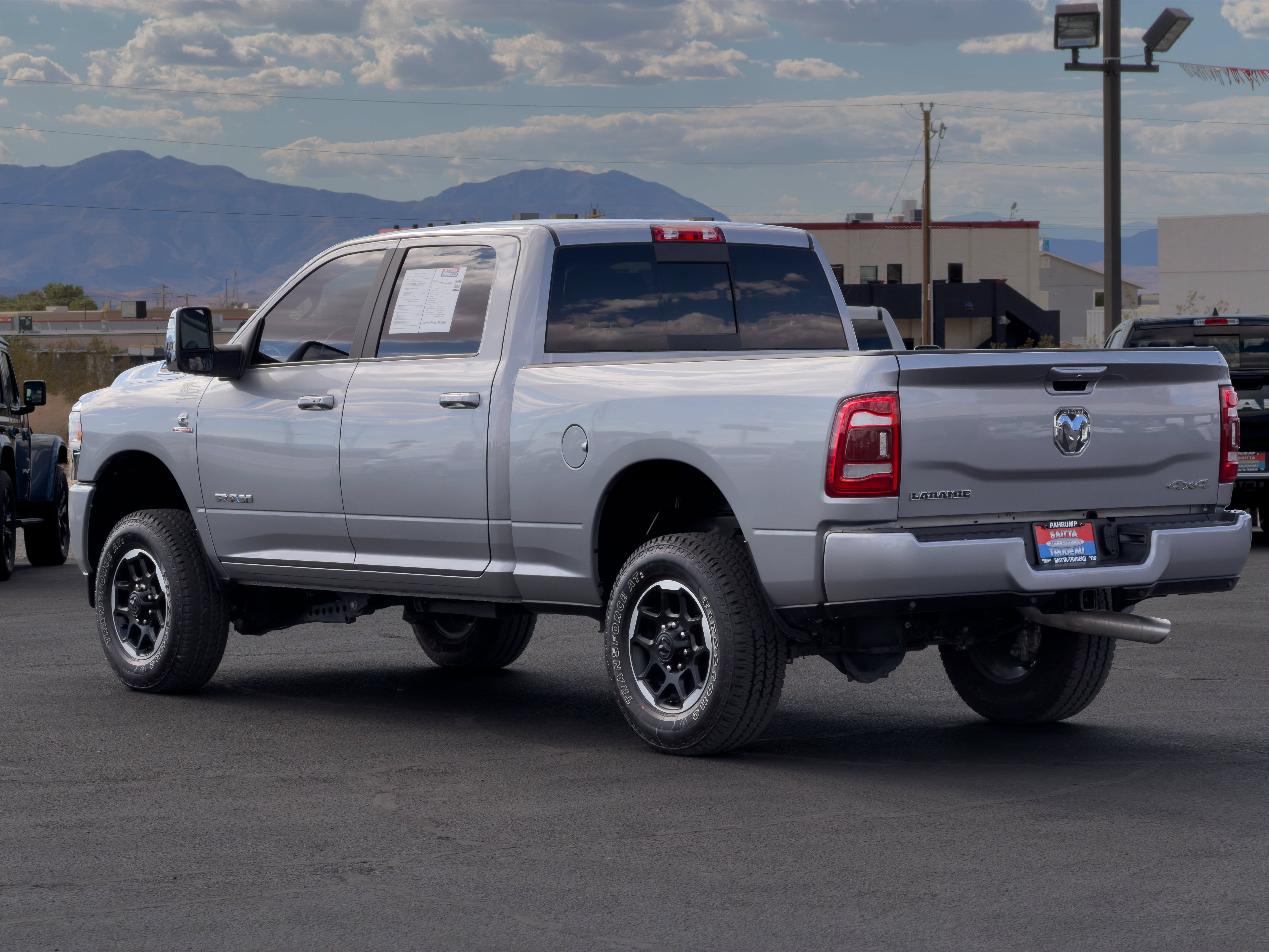 Used 2024 RAM 2500 Laramie AWD/4WD image 3