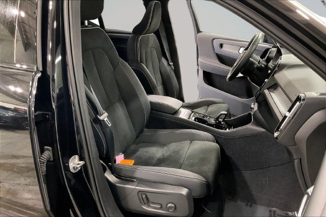 Certified 2023 Volvo XC40 B5 Plus w/ Climate Package AWD/4WD image 10