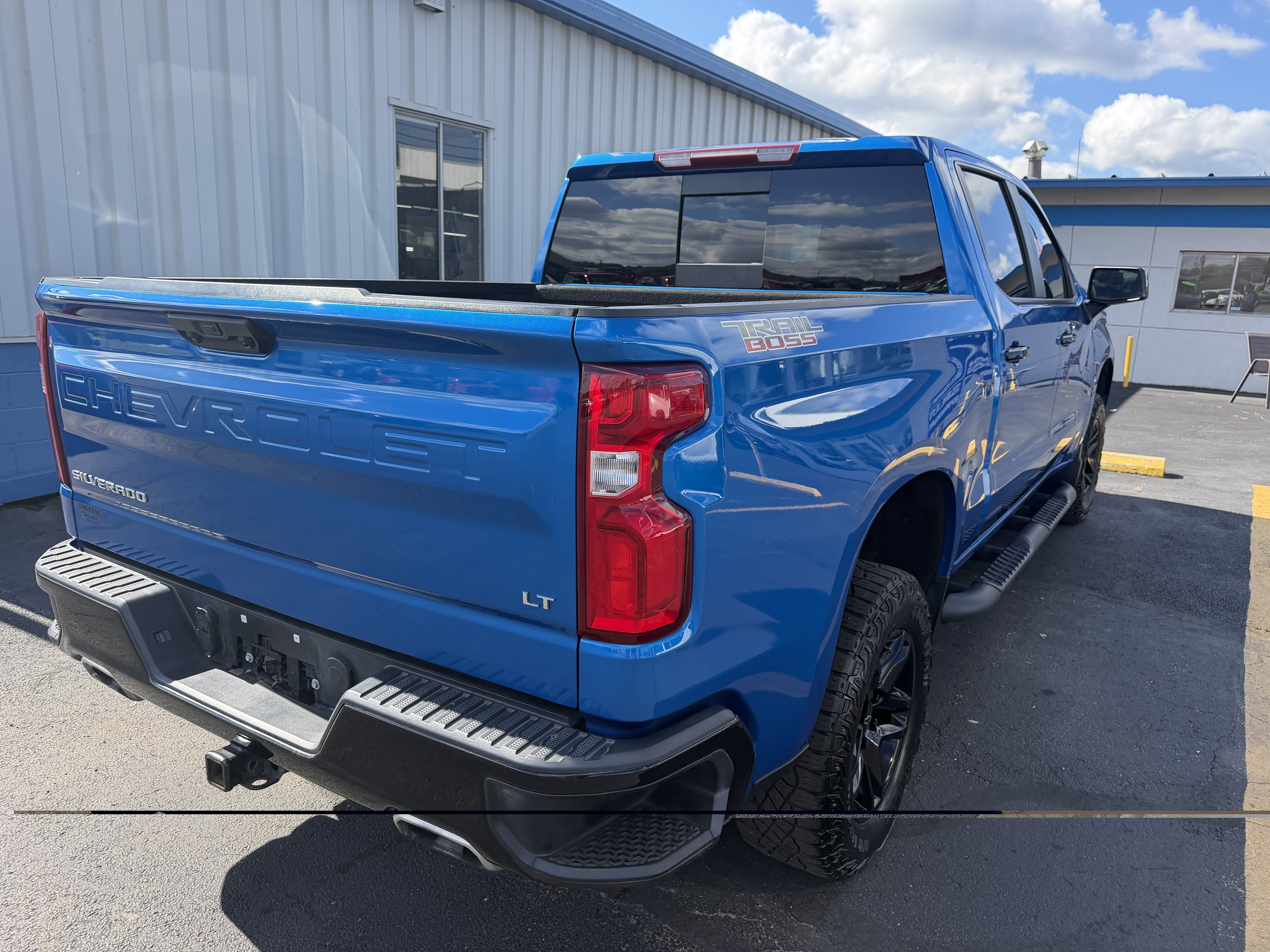 Used 2023 Chevrolet Silverado 1500 LT Trail Boss w/ Convenience Package II AWD/4WD image 3