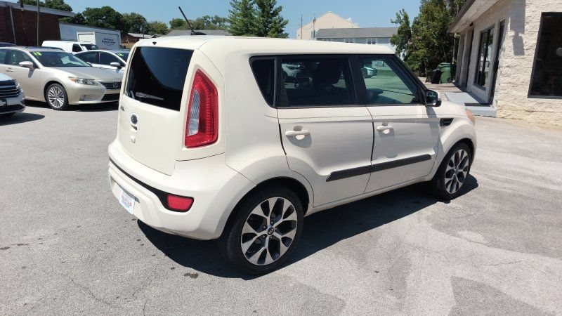 Used 2012 Kia Soul ! FWD image 5