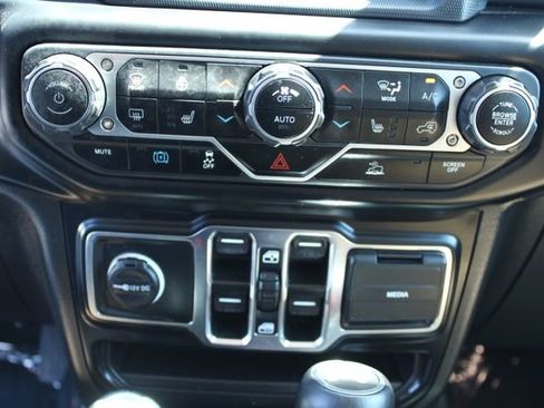 Used 2023 Jeep Wrangler Unlimited Sahara w/ Cold Weather Group AWD/4WD image 16