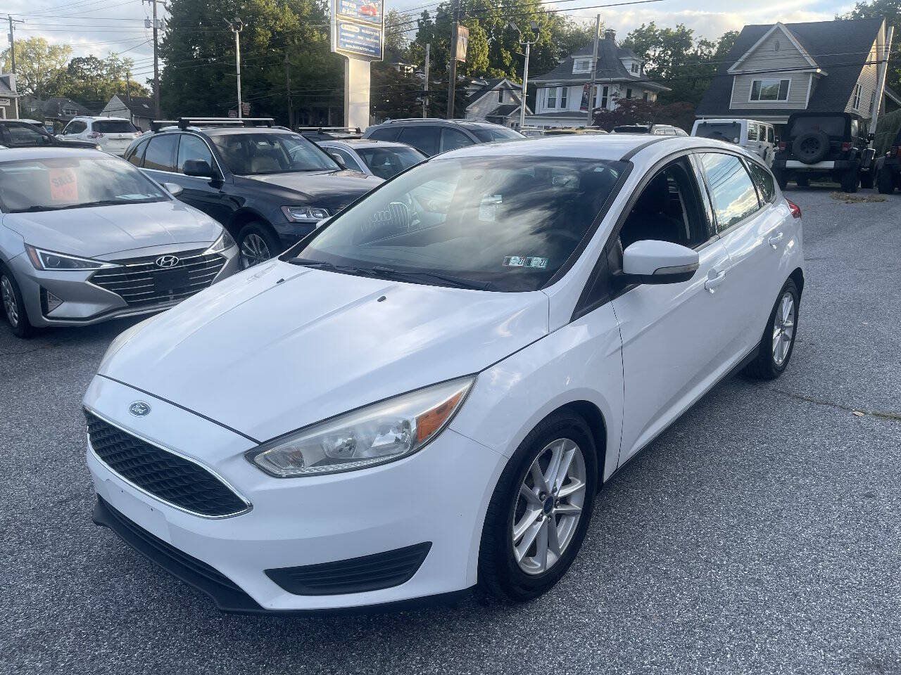 Used 2015 Ford Focus SE FWD image 1