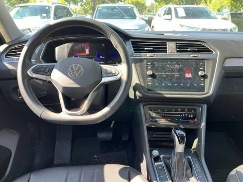 Used 2023 Volkswagen Tiguan SE w/ Panoramic Sunroof Package FWD image 11