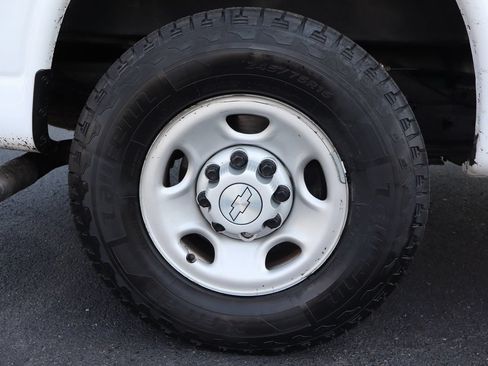 Used 2018 Chevrolet Express 2500 Extended RWD image 38