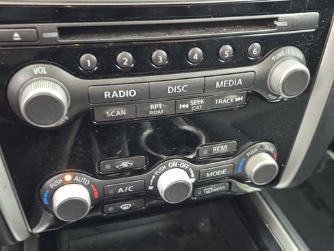 Used 2017 Nissan Pathfinder SV image 22