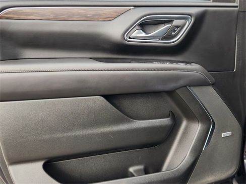 Used 2022 Chevrolet Suburban Z71 w/ Luxury Package image 22