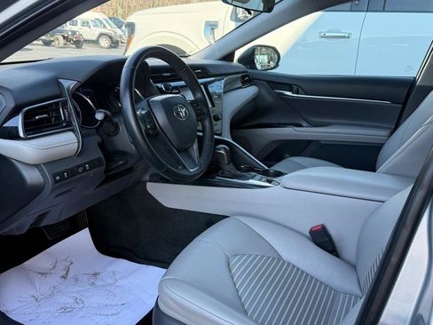 Used 2020 Toyota Camry SE image 10