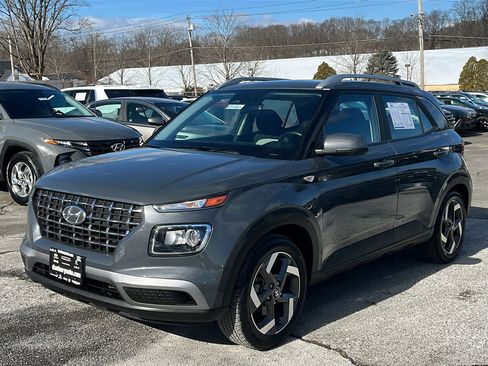 Used 2023 Hyundai Venue SEL image 3