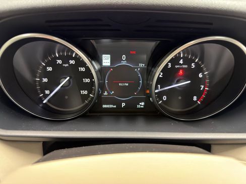 Used 2017 Land Rover Discovery HSE image 19