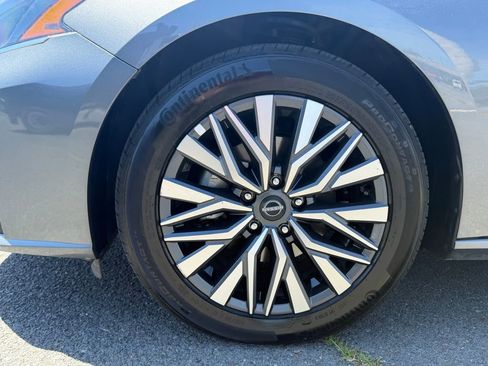 Used 2025 Nissan Altima 2.5 SV image 10