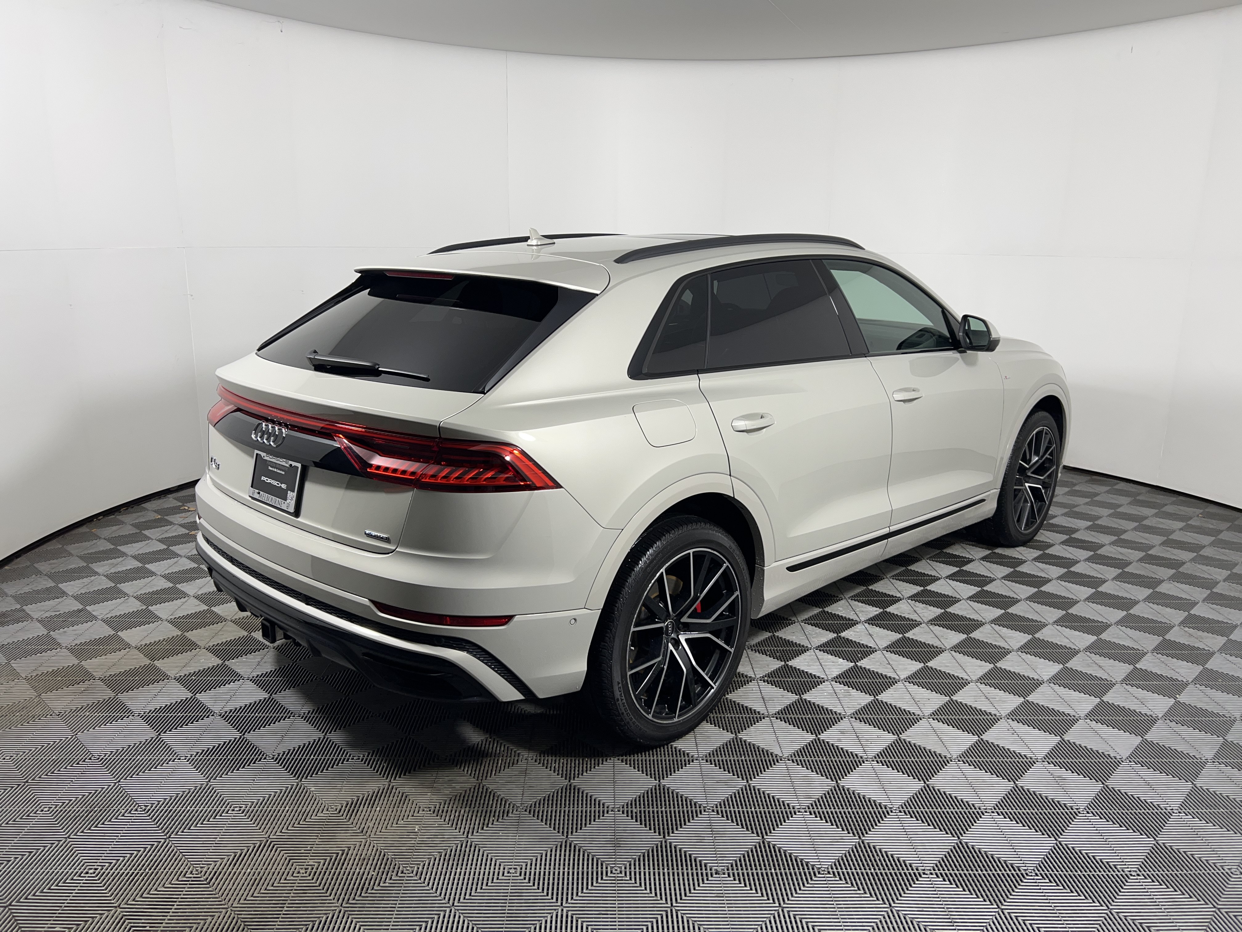 Used 2023 Audi Q8 Prestige AWD/4WD image 5