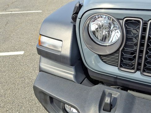 Certified 2024 Jeep Wrangler Sport AWD/4WD image 18