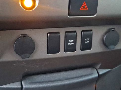 Used 2004 Nissan Titan SE w/ (Bed) Utility Bed Pkg image 15