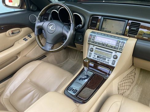 Used 2007 Lexus SC 430 Convertible RWD image 2
