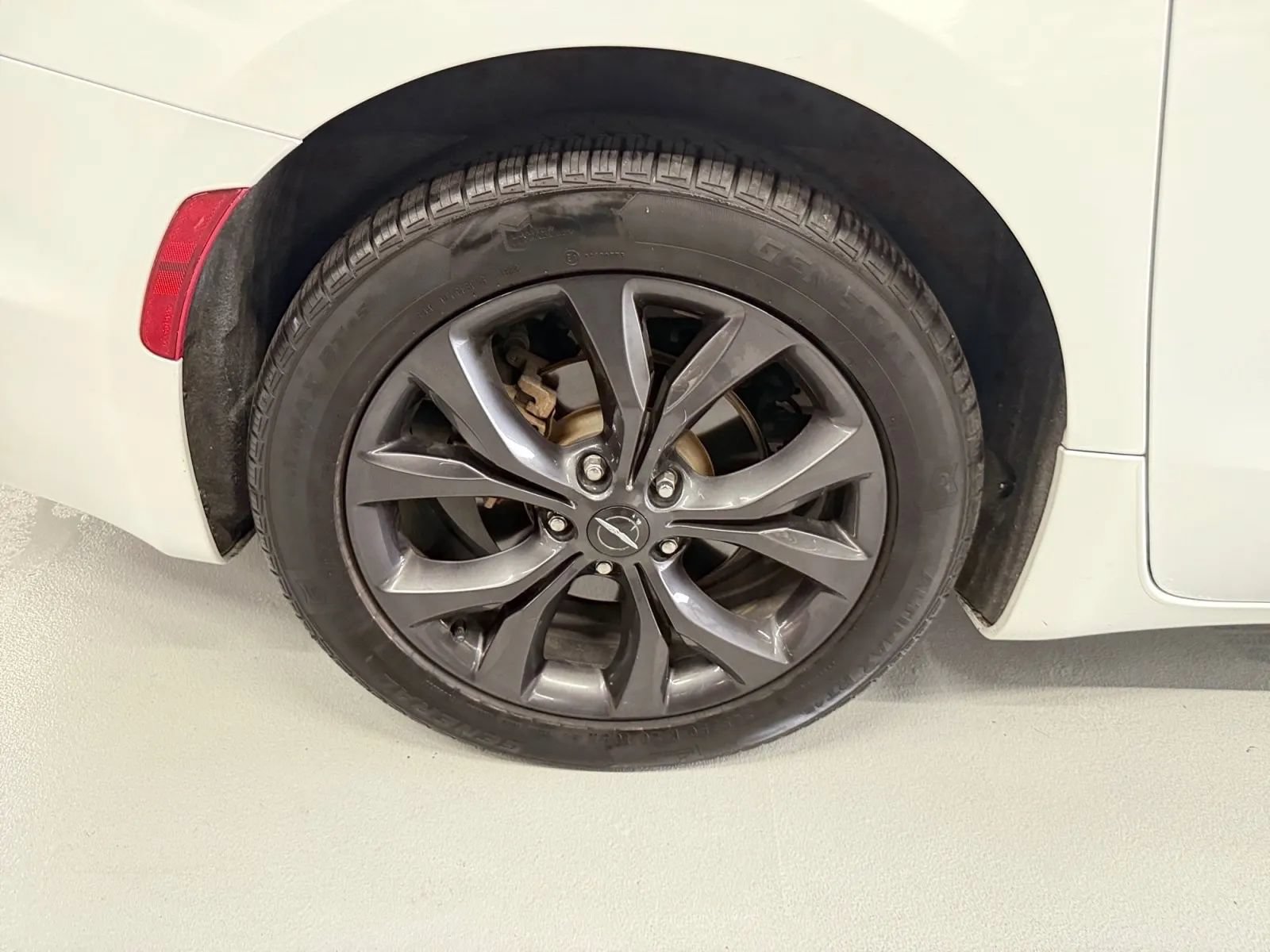 Used 2018 Chrysler Pacifica Touring-L Plus w/ Advanced Safetytec Group FWD image 44