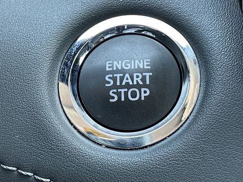 Used 2023 Toyota Highlander XLE FWD image 21