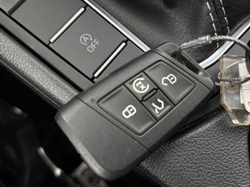 Used 2025 Volkswagen Jetta SE image 23