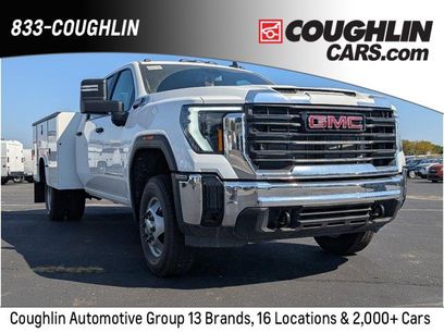 New 2025 GMC Sierra 3500 Pro w/ Convenience Package