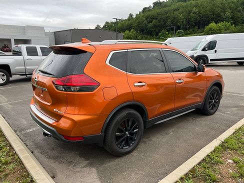 Used 2017 Nissan Rogue SV AWD/4WD image 4