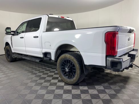 Used 2023 Ford F250 XLT AWD/4WD image 3