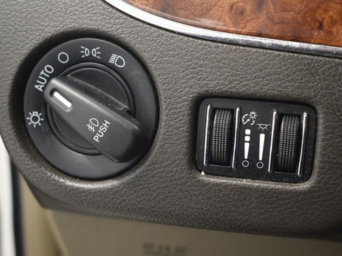 Used 2015 Chrysler Town & Country Touring w/ Driver Convenience Group image 32