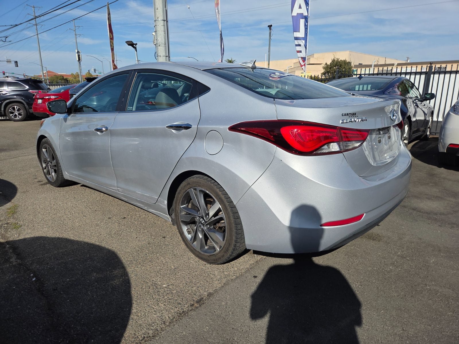 Used 2014 Hyundai Elantra Limited w/ Option Group 03 FWD image 2