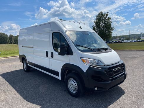 Used 2025 RAM ProMaster 2500 w/ Convenience Group image 7