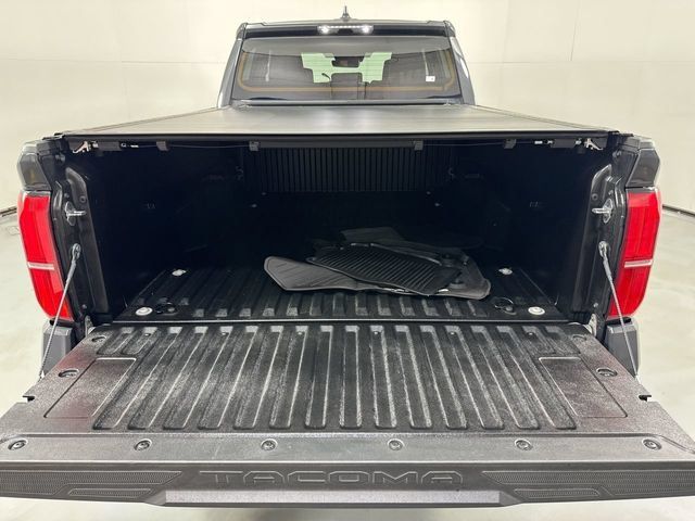 Used 2024 Toyota Tacoma SR5 AWD/4WD image 32
