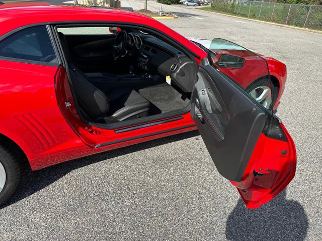 Used 2010 Chevrolet Camaro SS w/ White Stripe Package RWD image 16