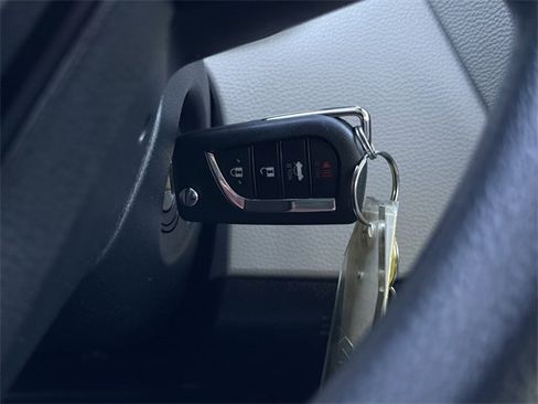 Used 2022 Toyota Corolla LE image 20