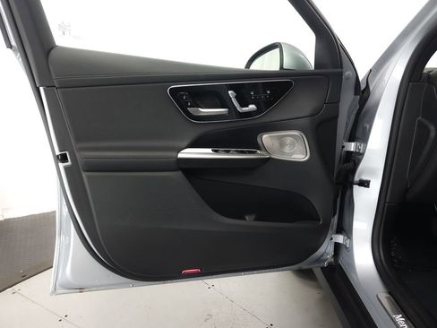 Used 2024 Mercedes-Benz GLC 300 4MATIC w/ Driver Assistance Package image 5