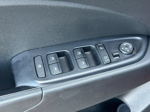 Used 2023 Hyundai Venue SEL FWD image 11