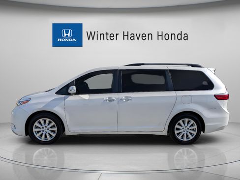 Used 2017 Toyota Sienna Limited image 5