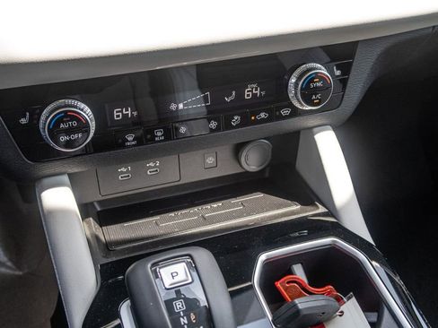 New 2025 Mitsubishi Outlander AWD image 39