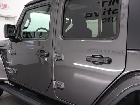 Used 2022 Jeep Wrangler Unlimited Sahara w/ LED Lighting Group AWD/4WD image 31