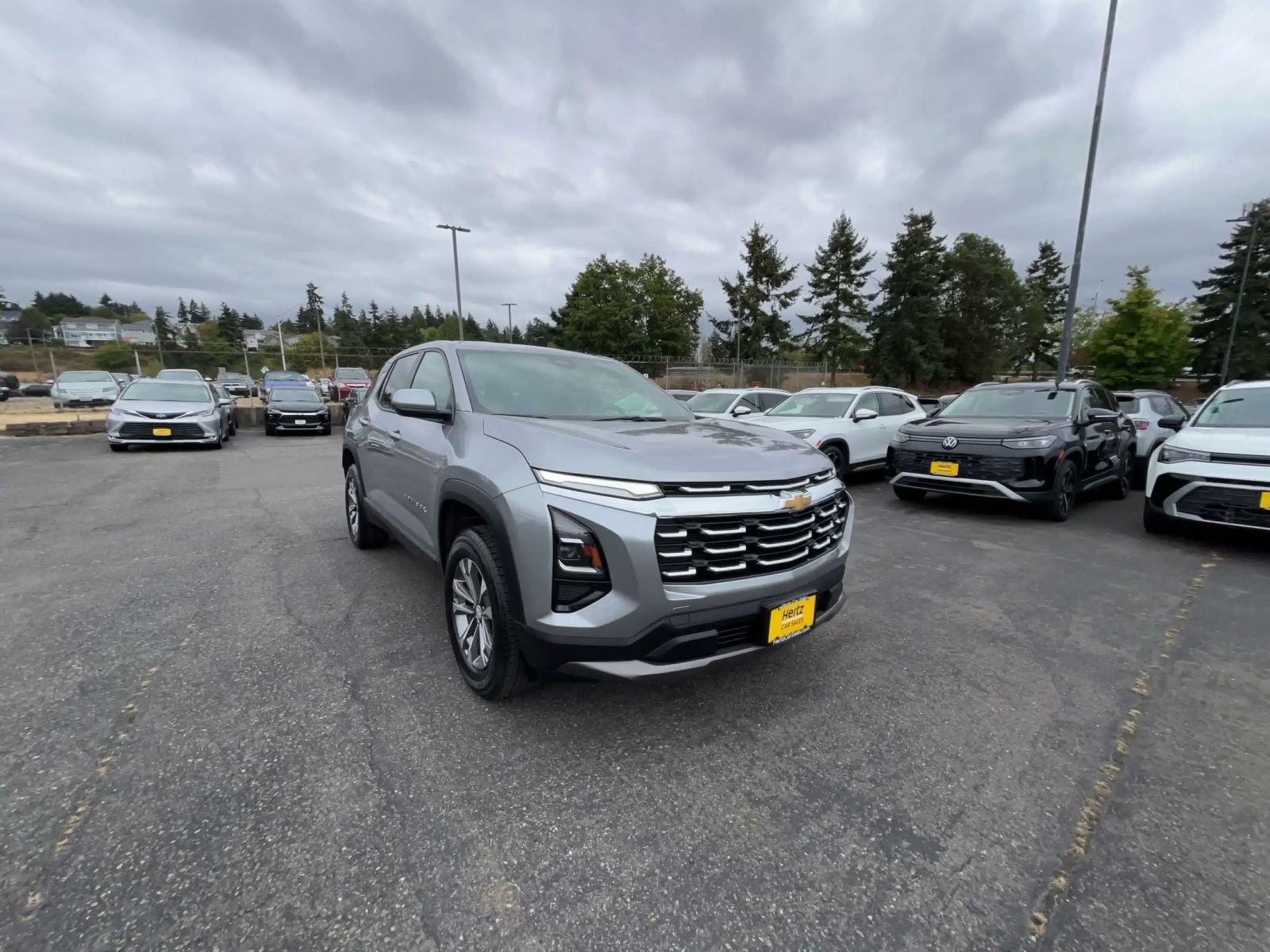 Used 2025 Chevrolet Equinox LT FWD image 3