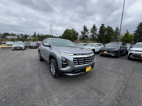 Used 2025 Chevrolet Equinox LT FWD image 3