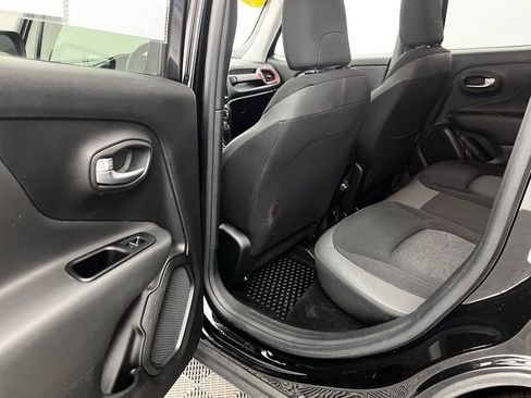 Used 2022 Jeep Renegade Trailhawk AWD/4WD image 37